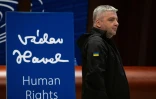Le journaliste ukrainien Maxime Boutkevitch vient de recevoir le Prix des droits de l'homme Vaclav Havel du Conseil de l'Europe, à Strasbourg (France) le 29 septembre 2025