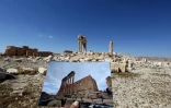 Les ruines du temple de Bêl à Palmyre en Syrie le 31 mars 2016 et une photographie du même lieu prise deux ans plus tôt, le 14 mars 2014