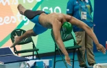 Le nageur sud-africain Achmat Hassiem participe au 100 m nage libre (S10), le 13 septembre 2016 Ă Rio lors des Jeux paralympiques
