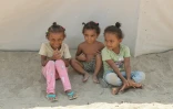 Des enfants au camp de déplacés d'Al-Farsi, à Ras Imran, près d'Aden, le 17 septembre 2026 au Yémen