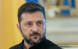 Photo prise et publiée par le service de presse de la présidence ukrainienne, le 24 juillet 2025, du président ukrainien Volodymyr Zelensky lors d'une réunion avec des journalistes à Kiev
