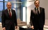 Le secrétaire d'Etat américain Antony Blinken (D) et le chancelier allemand Olaf Scholz lors d'une discussion autour de la crise ukrainienne à Berlin le 20 janvier 2022