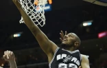 Boris Diaw des San Antonio Spurs tente une panier face aux Memphis Grizzlies en NBA, le 30 décembre 2014