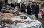 Sur le marché Barbès à Paris le 18 mars 2020
