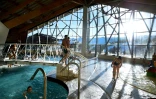 Une piscine couverte dans la station de ski des Saisies, le 28 décembre 2016