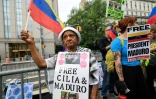 Une partisane de Nicolas Maduro devant le tribunal où il comparaissait à New York, le 22 juillet 2026
