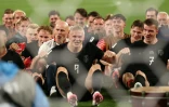 Erling Haaland et ses partenaires célèbrent leur qualification en 16e de finale après leur victoire contre le Sénégal, le 22 juin 2026 à East Rutherford, dans le New Jersey