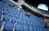 Des spectateurs dans les tribunes du stade Océane du Havre le jour de son inauguration le 12 juillet 2012