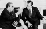 Le président américain Richard Nixon (d) et le leader soviétique Léonid Brejnev à la Maison Blanche, le 18 juin 1973 à Washington