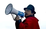 Le dirigeant indigène Leonidas Iza s'adresse à des manifestants, à Quito le 26 juin 2022