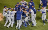 La joie des Los Angeles Dodgers après leur victoire décisive à Chicago face aux Cubs, le 19 octobre 2017