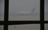 L'aéroport de Pékin, le 8 décembre 2015, sous un épais brouillard de pollution