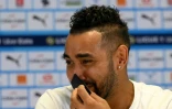 Dimitri Payet, le milieu de terrain français de l'Olympique de Marseille, lors d'une conférence de presse annonçant son départ de l'OM, organisée au stade Vélodrome, à Marseille, le 21 juillet 2023