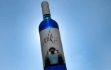 Une bouteille de vin bleu "Gik" produit en Espagne, le 13 septembre 2018 Ă Maluenda