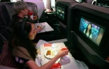 Des convives dans un A380 à l'aéroport Changi de Singapour, le 24 octobre 2020