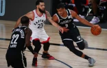 Timothé Luwawu-Cabarrot (Brooklyn Nets) à la lutte avec Fred VanVleet (Toronto Raptors) lors du 1er tour des play-offs NBA, le 17 août 2020 à Orlando, en Floride 