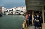 Un des canaux de Venise le 12 mai 2020 avec le pont Rialto