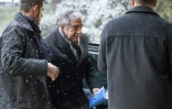 Le dirigeant chypriote turc Mustafa Akinci (c) arrive pour le 2e jour de négociations pour la réunification de l'île, le 10 janvier 2017 à Genève
