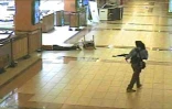 Image extraite d'une video prise par une caméra de surveillance montrant un homme armé du commando qui a tué 67 personnes dans le centre commercial Westgate de Nairobi le 21 septembre 2013