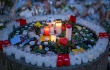 Des fleurs, des bougies et des messages déposés lors des funérailles d'Arthur Brodard, 16 ans, décédé à Crans-Montana, à Lutry, le 8 janvier 2026