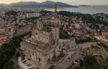 La basilique Notre-Dame de la Garde et la "Bonne-Mère" à son sommet, le 23 janvier 2025 à Marseille