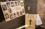 Des images des victimes du "Bloody Sunday" exposés au musée de Derry, le 18 janvier 2022