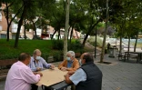 Partie de cartes au quartier de Vallecas, à Madrid, le 17 septembre 2020