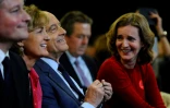 Alain Juppé entre son épouse Isabelle et Nathalie Kosciusko-Morizet lors d'un meeting le 25 novembre 2016 à Vandoeuvre-lès-Nancy