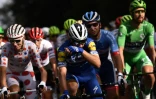 Julian Alaphilippe (c) et Romain Bardet (g) lors de la dernière étape du Tour de France le 28 juillet 2019