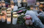Des fleurs et des bougies déposées à la mémoire des victimes de la fusillade dans un centre de formation pour adultes à Örebro, le 6 février 2025 en Suède