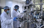 Des chercheurs travaillent dans le laboratoire de vaccins de la société pharmaceutique Panacea Biotec, le 29 janvier 2026 à New Delhi, en Inde