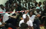 Des migrants rescapés se reposent sur le pont du navire "Ocean Viking" des ONG SOS Méditerranée et Médecins sans Frontières (MSF), durant une opération en mer Méditerranée, le 13 août 2019.