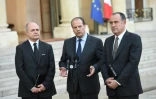 Jean-Christophe Cambadelis entre le député Bruno Le Roux et le sénateur Didier Guillaume à la sortie de l'Elysée le 15 novembre 2015 à Paris