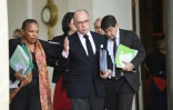 La ministre de la Justice  Christiane Taubira et le ministre de l'Intérieur Bernard Cazeneuve à la sortie du conseil des ministres le 7 octobre 2015 à l'Elysée 
