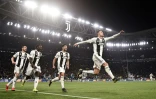 L'attaquant de la Juventus Cristiano (d), auteur d'un triplé, exulte à la fin du match de C1 contre l'Atletico Madrid, le 12 mars 2019 à Turin  