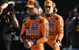 Les pilotes de l'écurie McLaren de Formule 1, le Britannique Lando Norris (à gauche) et l'Australien Oscar Piastri (à droite) après la séance de qualification du Grand Prix d'Italie sur le circuit de Monza le 6 septembre 2025.
