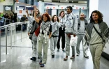 Des militants français, détenus et expulsés par Israël après l'interception de la flottille pour Gaza, arrivent à l'aéroport Roissy-Charles-de-Gaulle, le 22 mai 2026, au nord de Paris