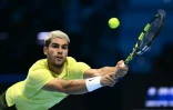 L'Espagnol Carlos Alcaraz durant sa demi-finale du Masters ATP contre le Canadien Felix Auger-Aliassime, le 15 novembre 2025 à Turin