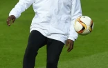 Le défenseur de Liverpool Kolo Touré lors d'une séance d'entraînement, le 16 mars 2016 à Manchester