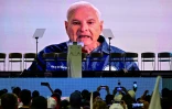 L'ex-président du Panama Ricardo Martinelli, réfugié dans l'ambassade du Nicaragua pour échapper à une condamnation pour blanchiment d'argent, apporte par visioconférence son soutien au candidat de droite José Raúl Mulino, le 28 avril 2024 lors de son meeting de clôture de campagne