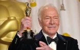 Le comédien Christopher Plummer reçoit un Oscar à Hollywood, le 26 février 2012