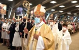 Mgr Michel Aupetit s'apprête à célébrer une messe à Lourdes (France), le 15 août 2021