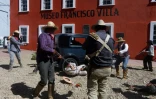 Des acteurs jouent la reconstitution de l'assassinat il y a 100 ans du révolutionnaire Pancho Villa à El Parral, le 19 juillet 2023 au Mexique