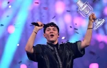 Le chanteur autrichien JJ après avoir remporté l'Eurovision à Bâle, le 18 mars 2025 en Suisse