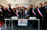Les élus de la communauté de communes se sont réunis à Fessenheim (Haut-Rhin) pour protester contre la fermeture de la centrale, le 22 février 2020