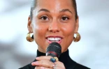 Alicia Keys, détentrice de 15 Grammy Awards, anime la soirée de gala de la 61e édition à Los Angeles