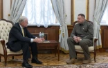 Le chef de cabinet du président Ukrainien, Andrïi Yermak (à droite), s'entretient avec l'émissaire américain keith Kellogg, le 19 février 2025 à Kiev