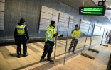 Mise en place d'une barrière le 3 janvier 2015 à la gare Hyllie à Malmo en Suède