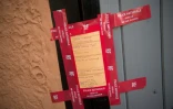 Des scellés sur la porte de l'appartement que louait Ahmed Hanachi, le 4 octobre 2017