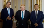Le Secrétaire d'Etat américain John Kerry, le ministre des Affaires étrangères britannique Boris Johnson et le médiateur de l'ONU Ismaïl Ould Cheikh Ahmed, à Londres le 16 octobre 2016